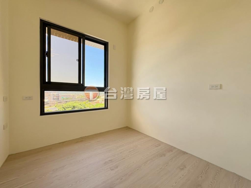 本案另一房間與對外窗
